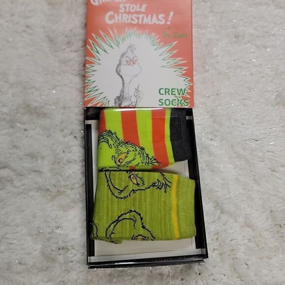 HOW THE GRINCH STOLE CHRISTMAS!  2 PAIRS OF CREW SOCKS - NEW IN PACKAGE - Picture 7 of 9